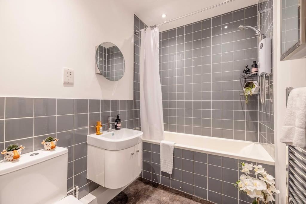 Castle Chic: 1br,parking *