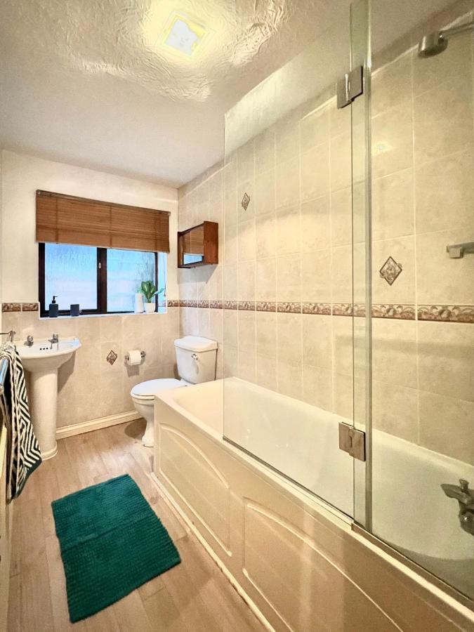 Charming Cottage, Incredible Location, Castle Doorstep Windsor