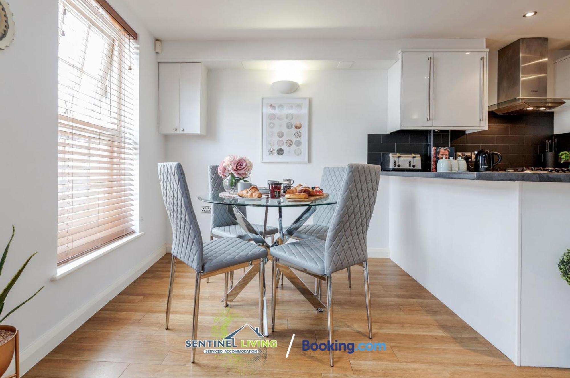Apartment Sentinel: 2-bedroom Serviced With Free Wi-fi Windsor