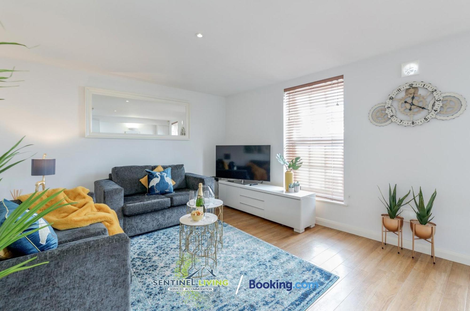 Sentinel: 2-bedroom Serviced With Free Wi-fi *
