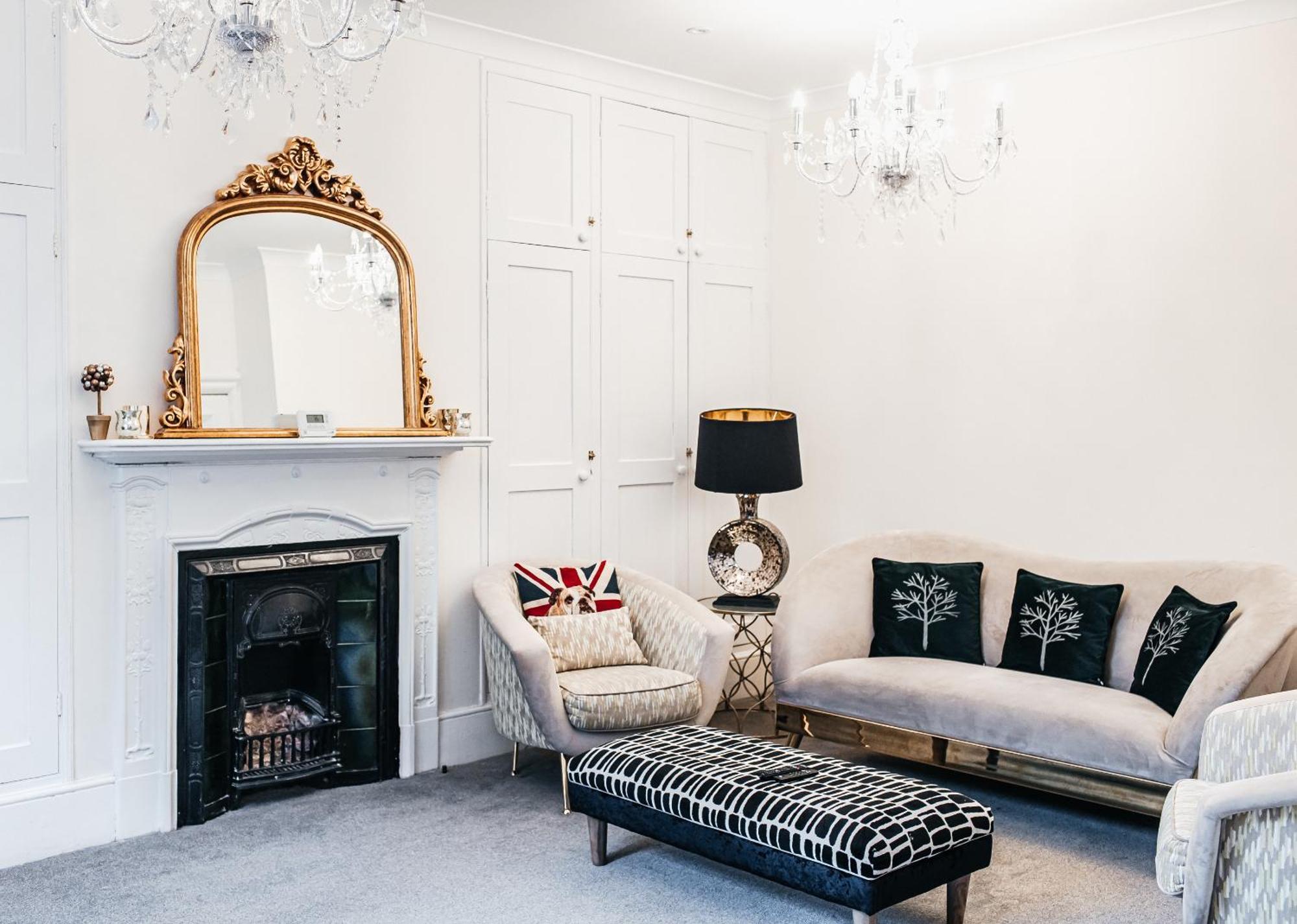Royal Castle Retreat: Three-floor Near Attractions *