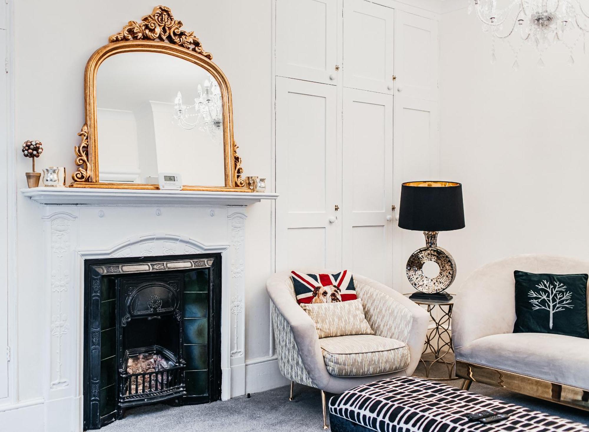 Royal Castle Retreat: Three-floor Near Attractions * Windsor