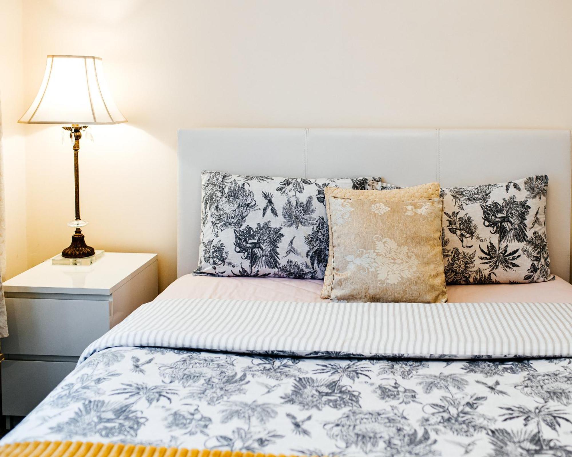 Royal Castle Retreat: Three-floor Near Attractions