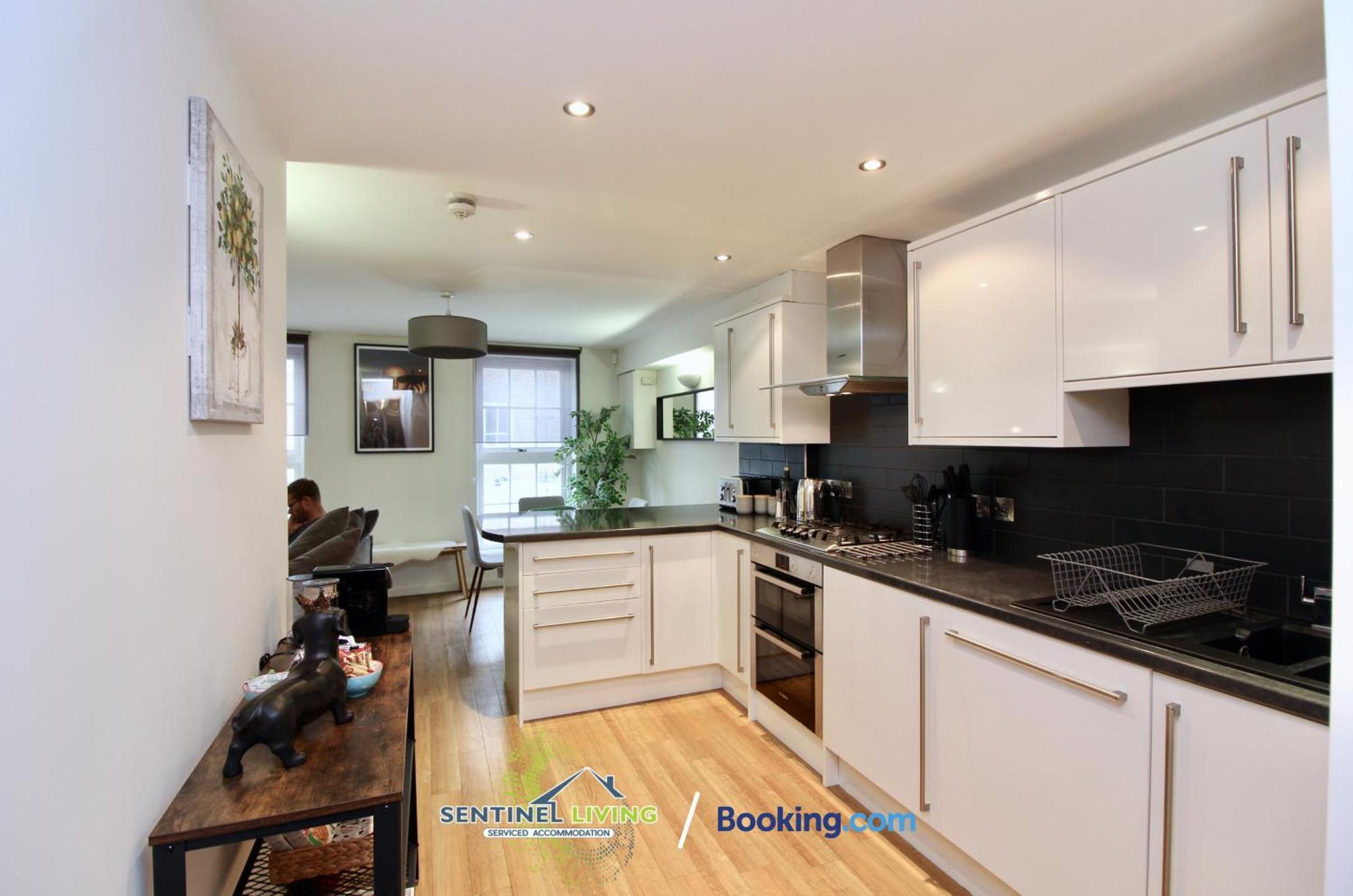 Apartment Sentinel: 2-bedroom Serviced With Free Wi-fi Windsor