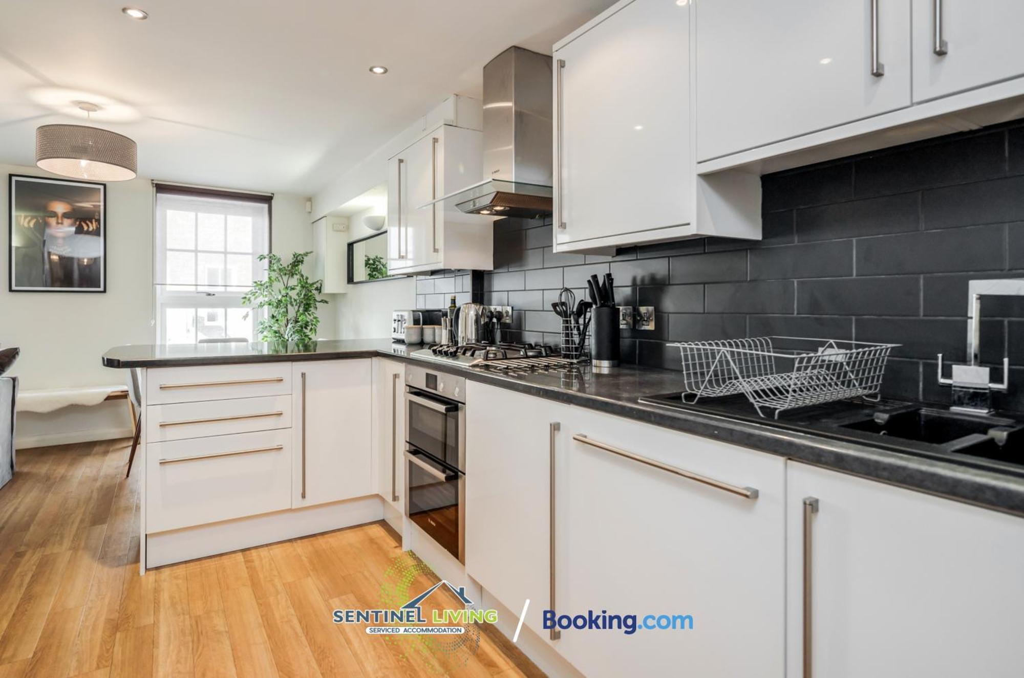 Sentinel: 2-bedroom Serviced With Free Wi-fi Windsor