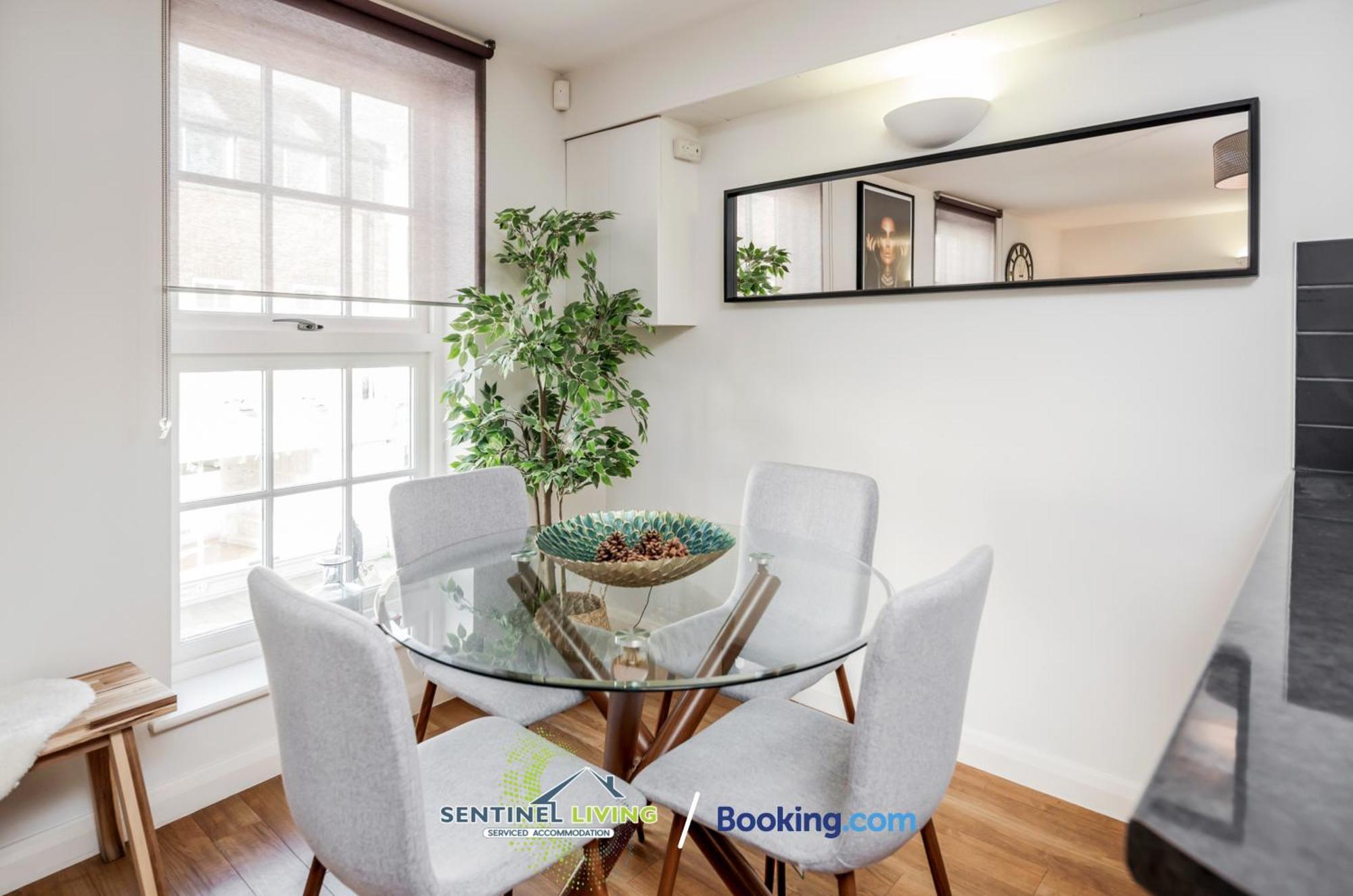 Sentinel: 2-bedroom Serviced With Free Wi-fi Apartment Windsor