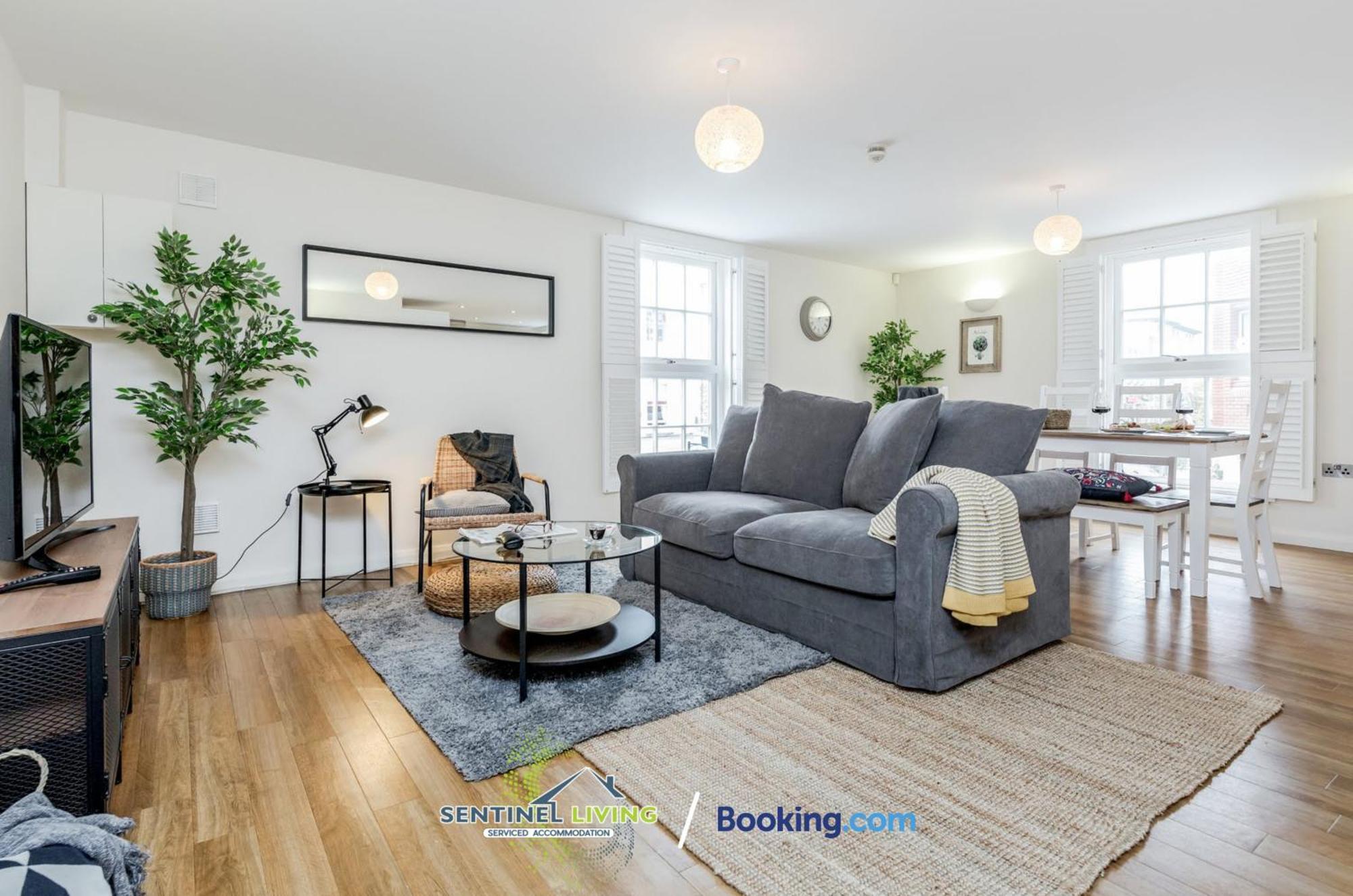 Sentinel: 2-bedroom Serviced With Free Wi-fi Windsor