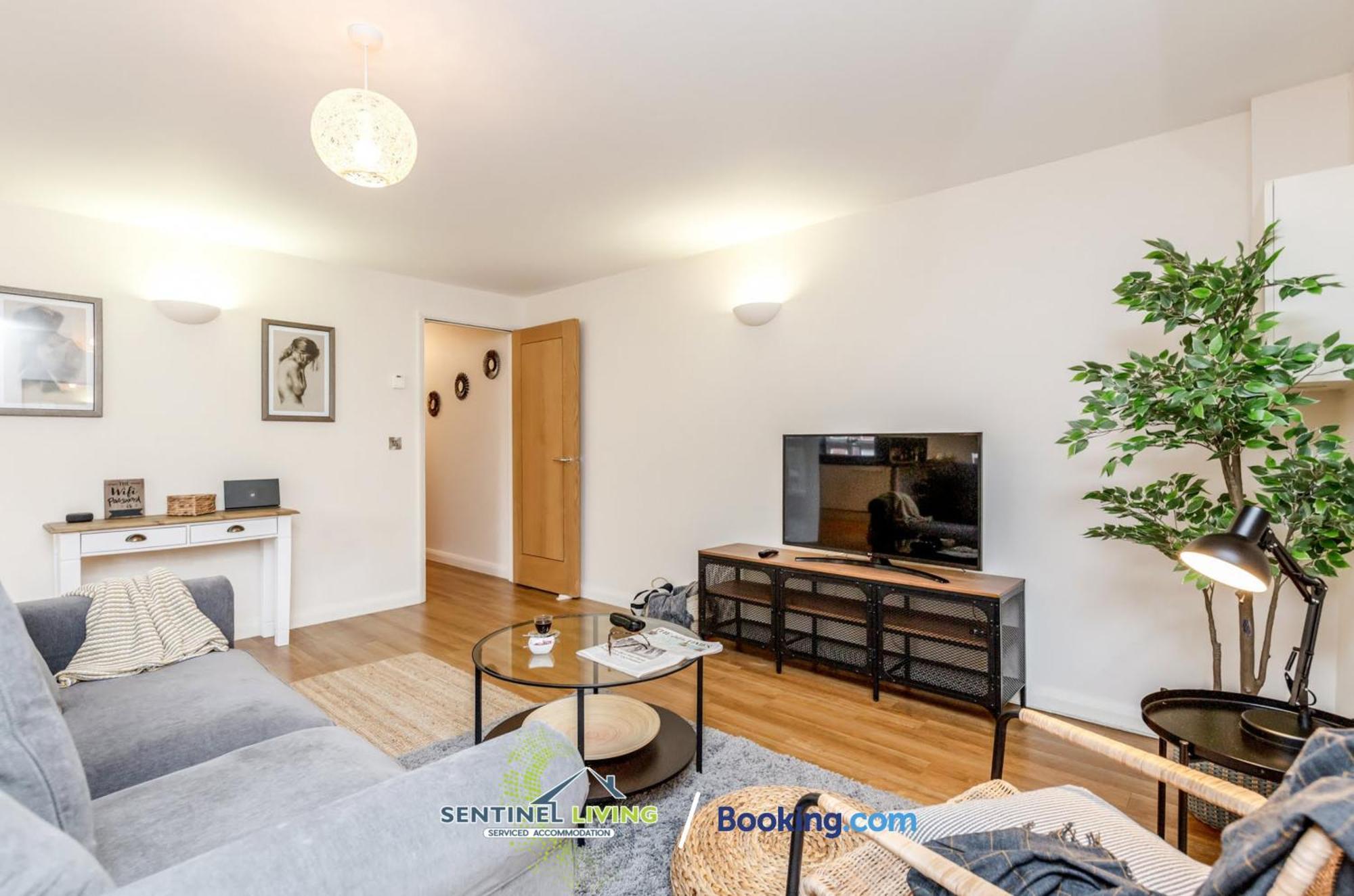 Sentinel: 2-bedroom Serviced With Free Wi-fi Apartment Windsor