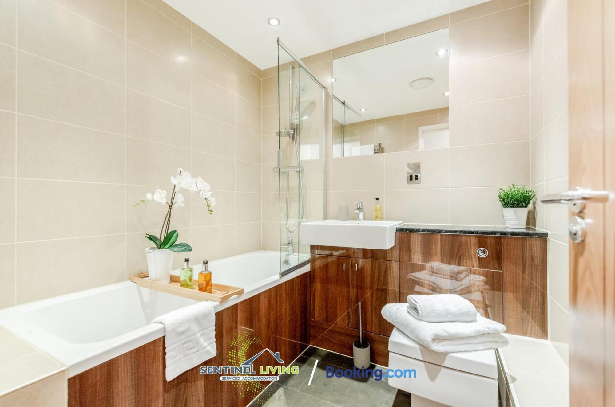 Sentinel: 2-bedroom Serviced With Free Wi-fi Windsor
