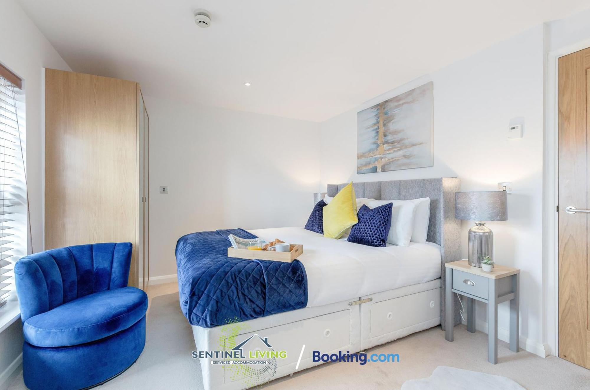 Sentinel: 2-bedroom Serviced With Free Wi-fi Apartment Windsor