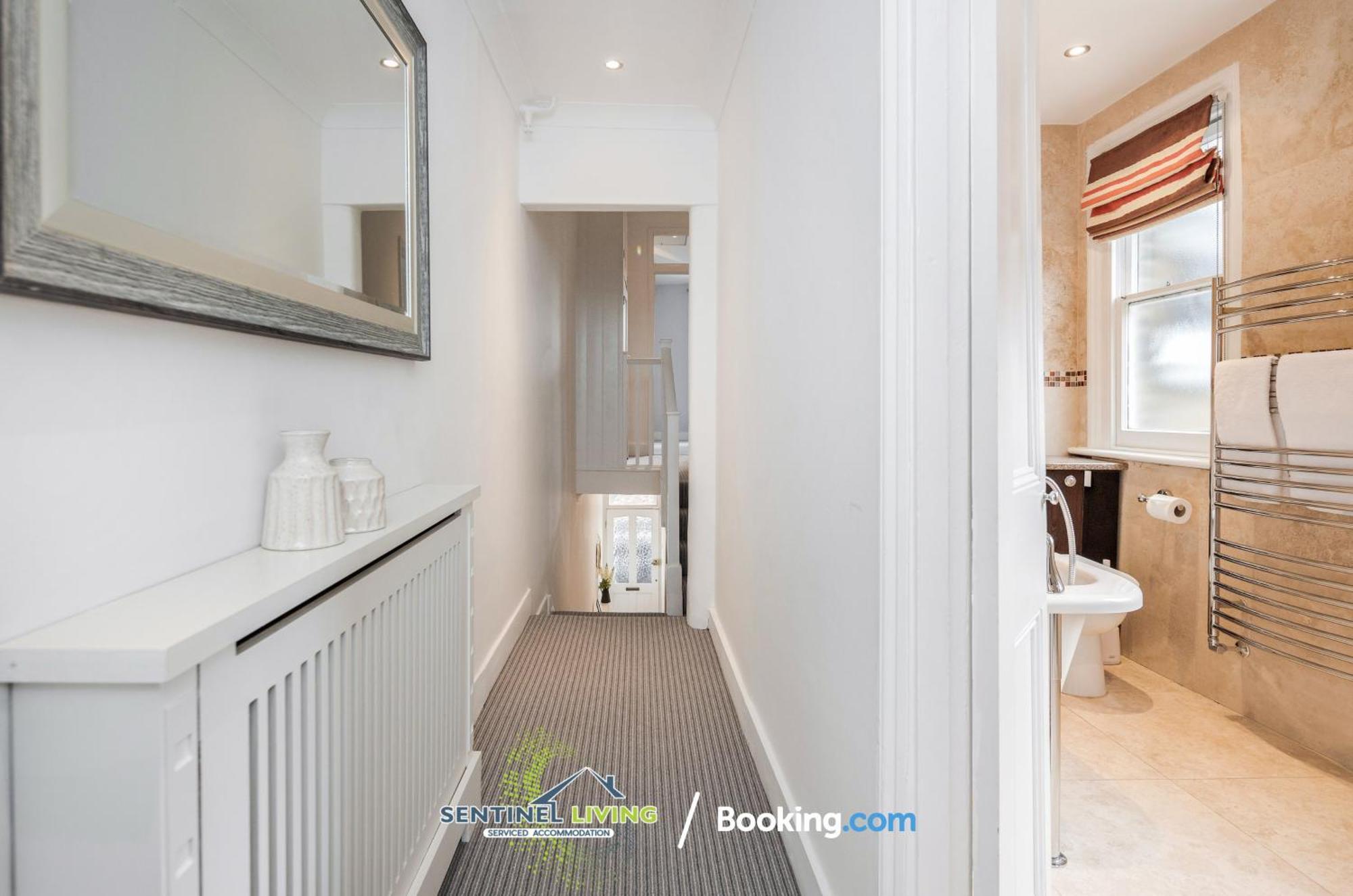 Town Pet-friendly House By Sentinel Living Holiday home