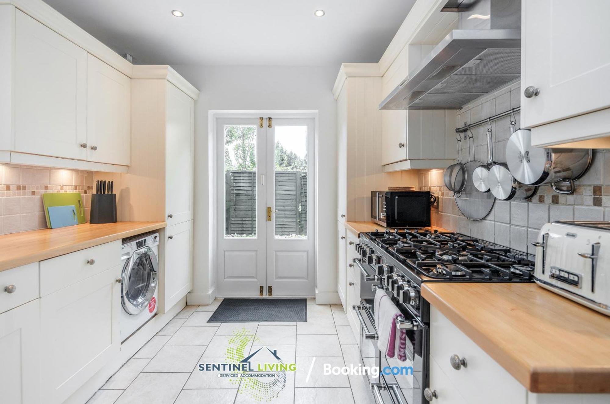 Town Pet-friendly House By Sentinel Living Holiday home