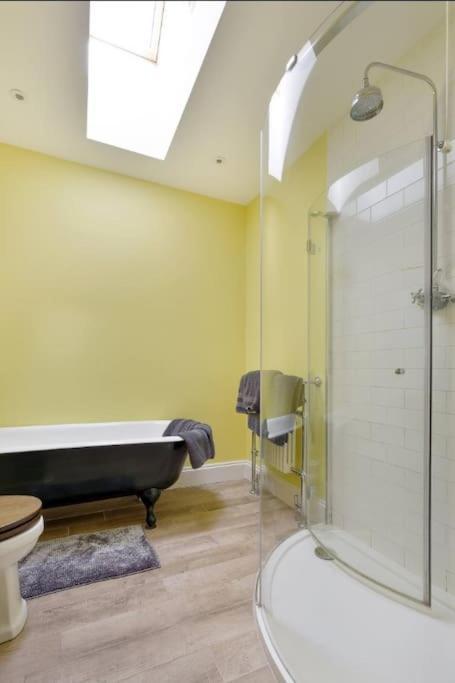 Windsor/legoland/ascot Charming 3br In Centre * Windsor