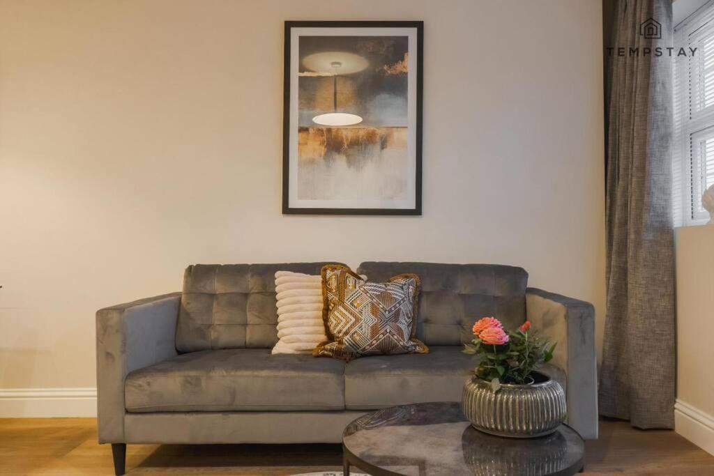 Stylish 2 Bed 2 Bath - Allocated Parking * Windsor