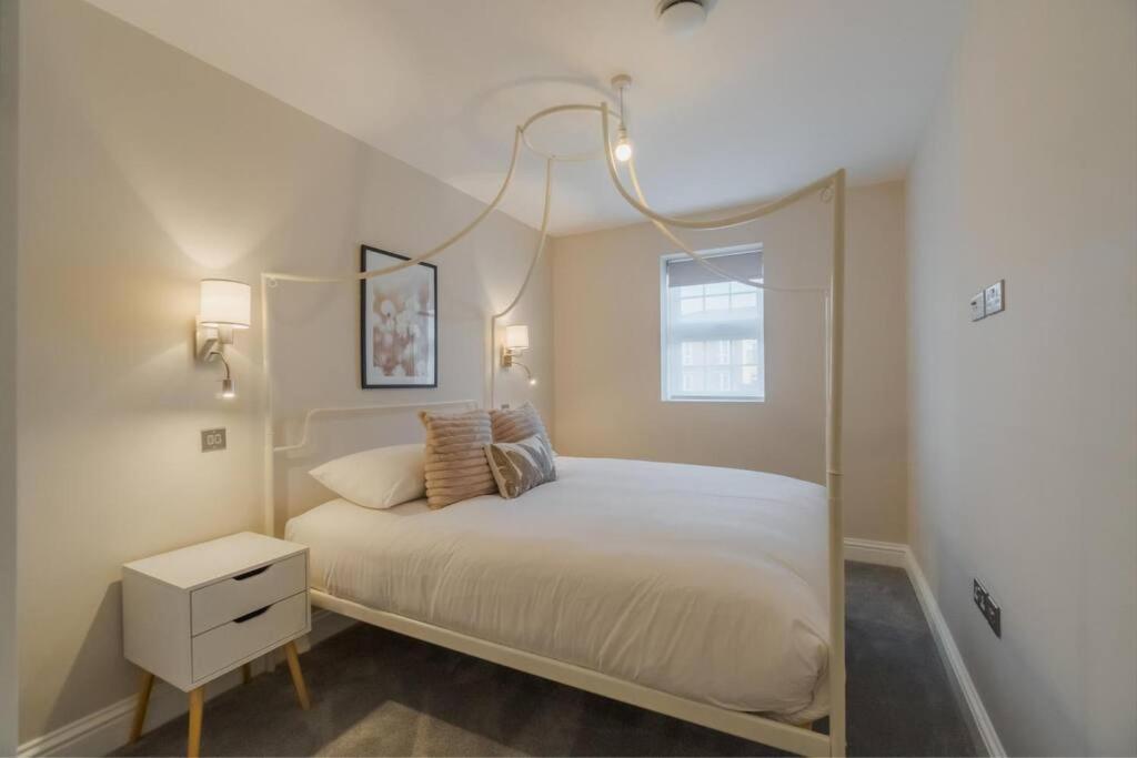 Stylish 2 Bed 2 Bath - Allocated Parking Apartamento *