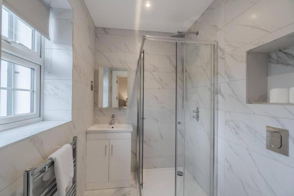 Apartamento Stylish 2 Bed 2 Bath - Allocated Parking
