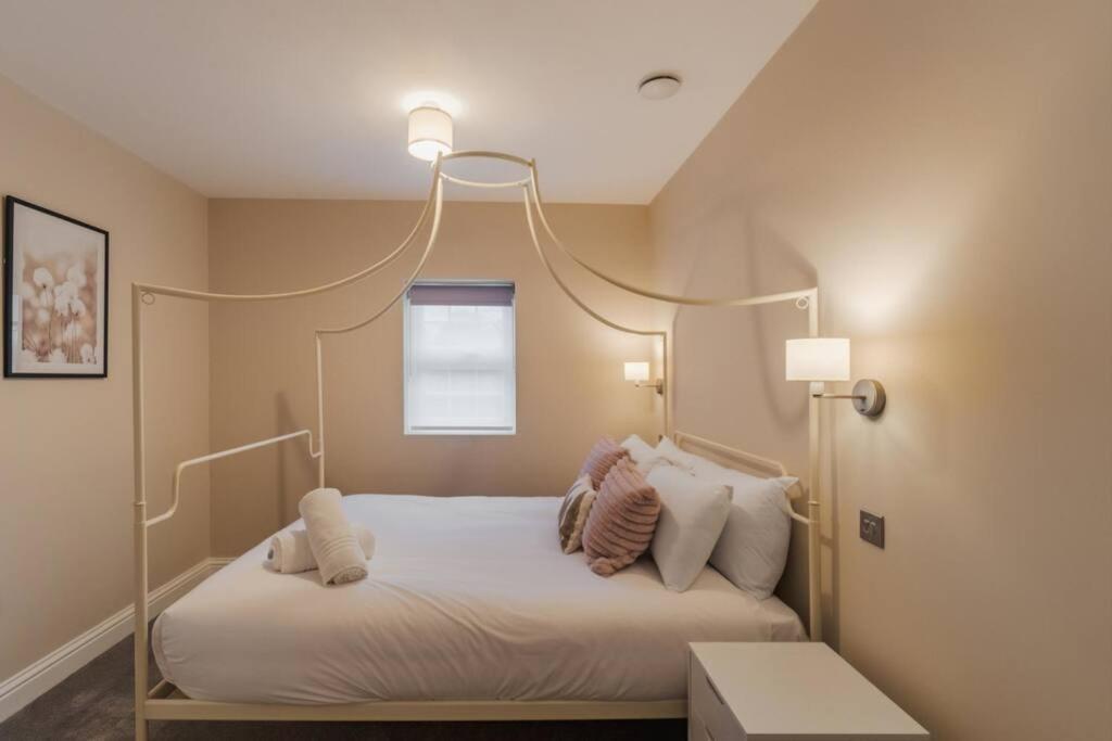 Castle Views - 2 Bed 2 Bath - Free Parking *