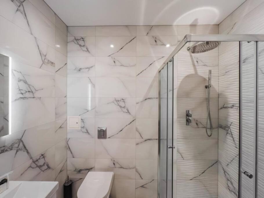 Apartment Castle Views - 2 Bed 2 Bath - Free Parking *