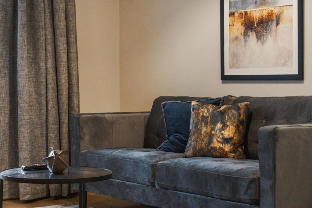 Apartment Castle Views - 2 Bed 2 Bath - Free Parking