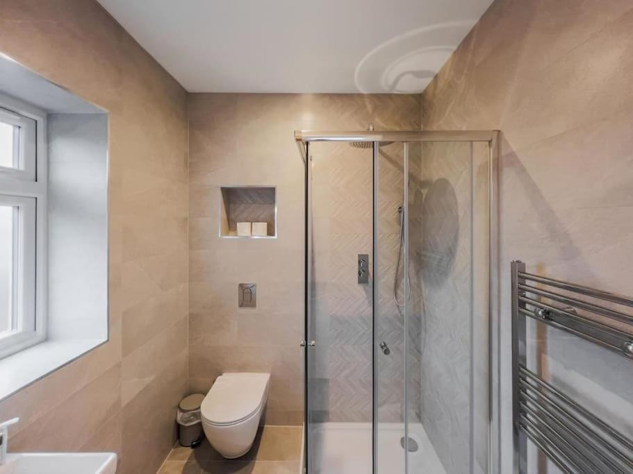 2br Gem, Private Parking & Private Garden Holiday home Windsor