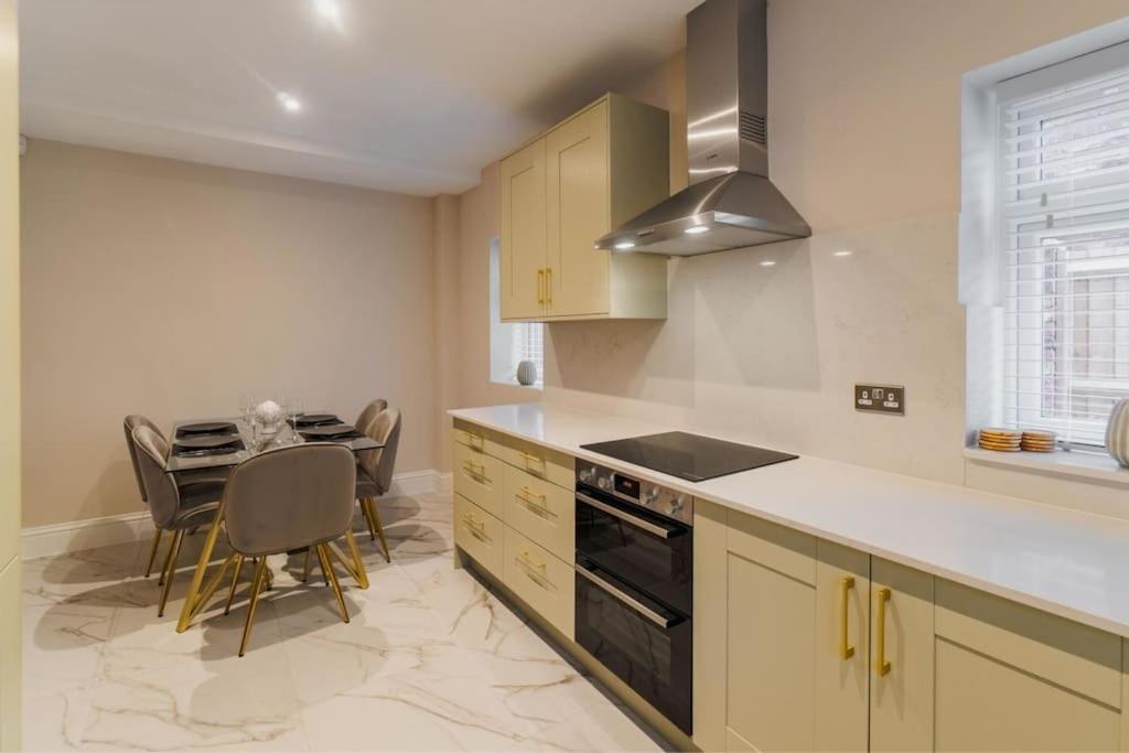 2br Gem, Private Parking & Private Garden Windsor