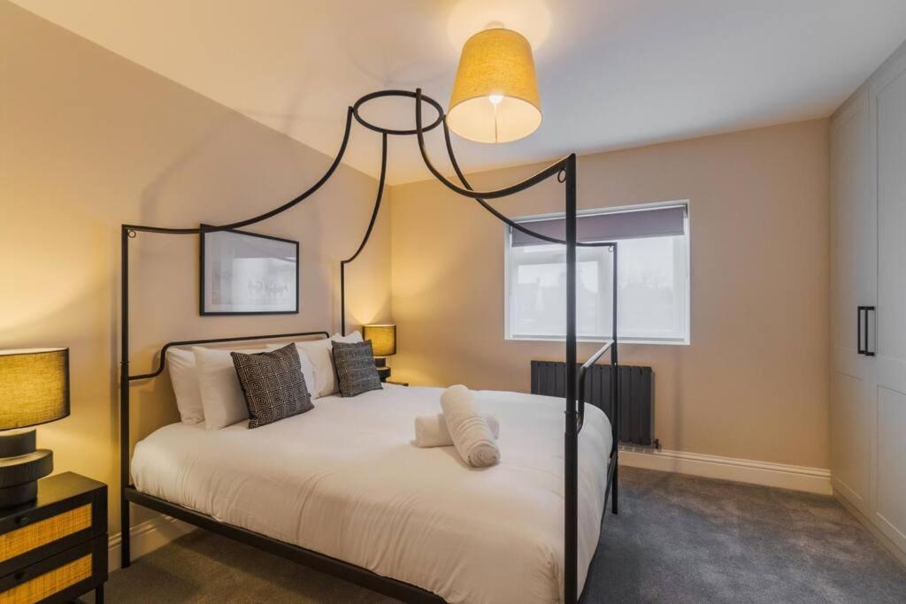 2br Gem, Private Parking & Private Garden