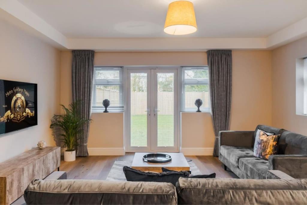 Holiday home 2br Gem, Private Parking & Private Garden Windsor