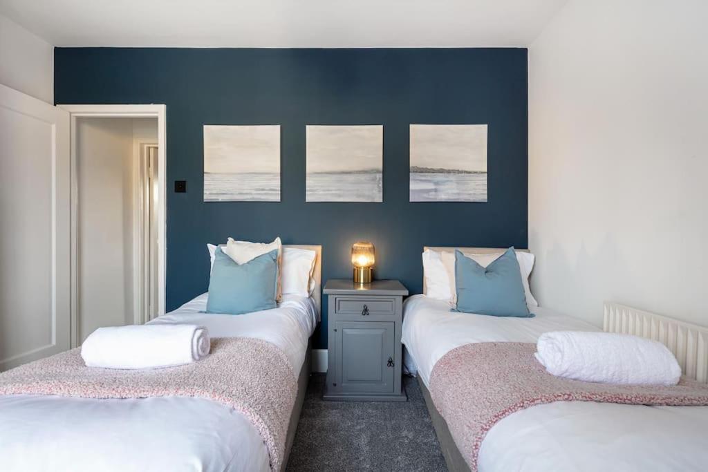 Hospedagem domiciliar Newly Renovated 2 Bed - Long Reduce Rate Windsor