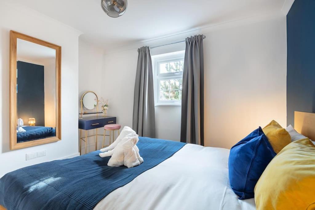 Newly Renovated 2 Bed - Long Reduce Rate Windsor