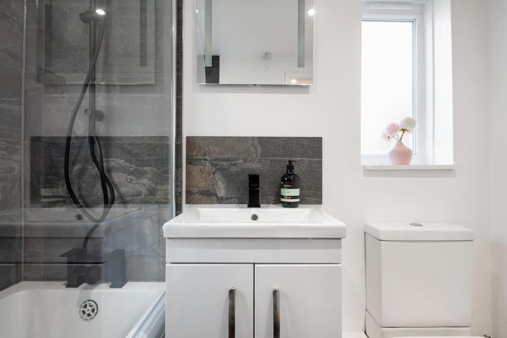 Newly Renovated 2 Bed - Long Reduce Rate Hospedagem domiciliar Windsor