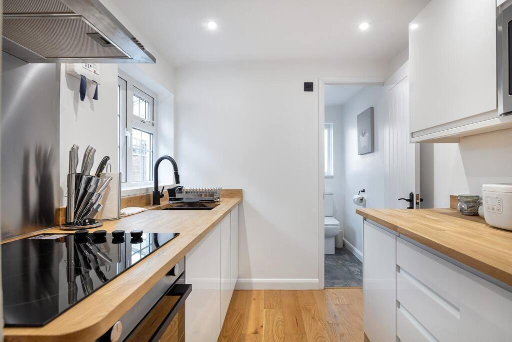 Newly Renovated 2 Bed - Long Reduce Rate Windsor