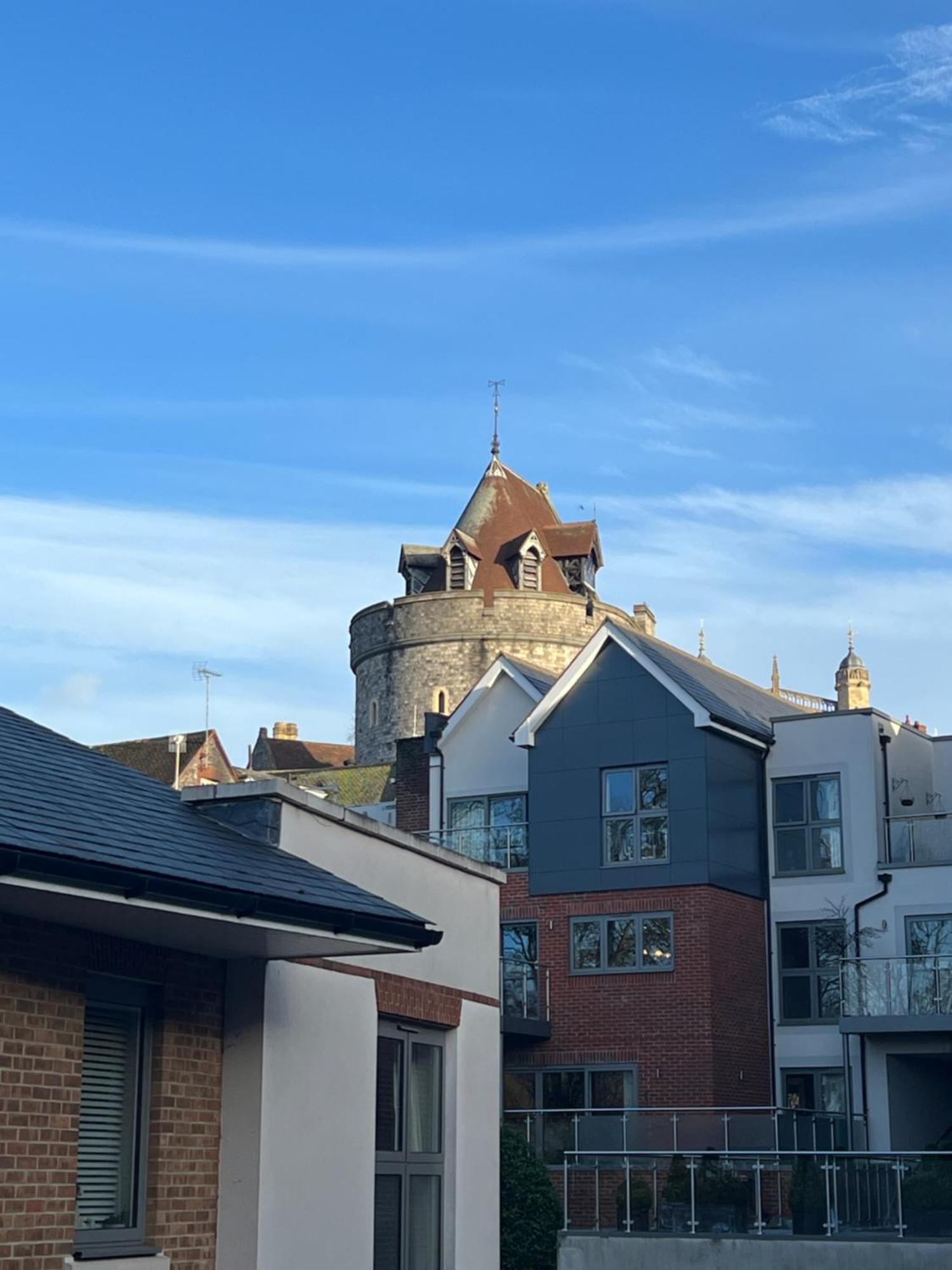 Charming Cottage, Incredible Location, Castle Doorstep Windsor