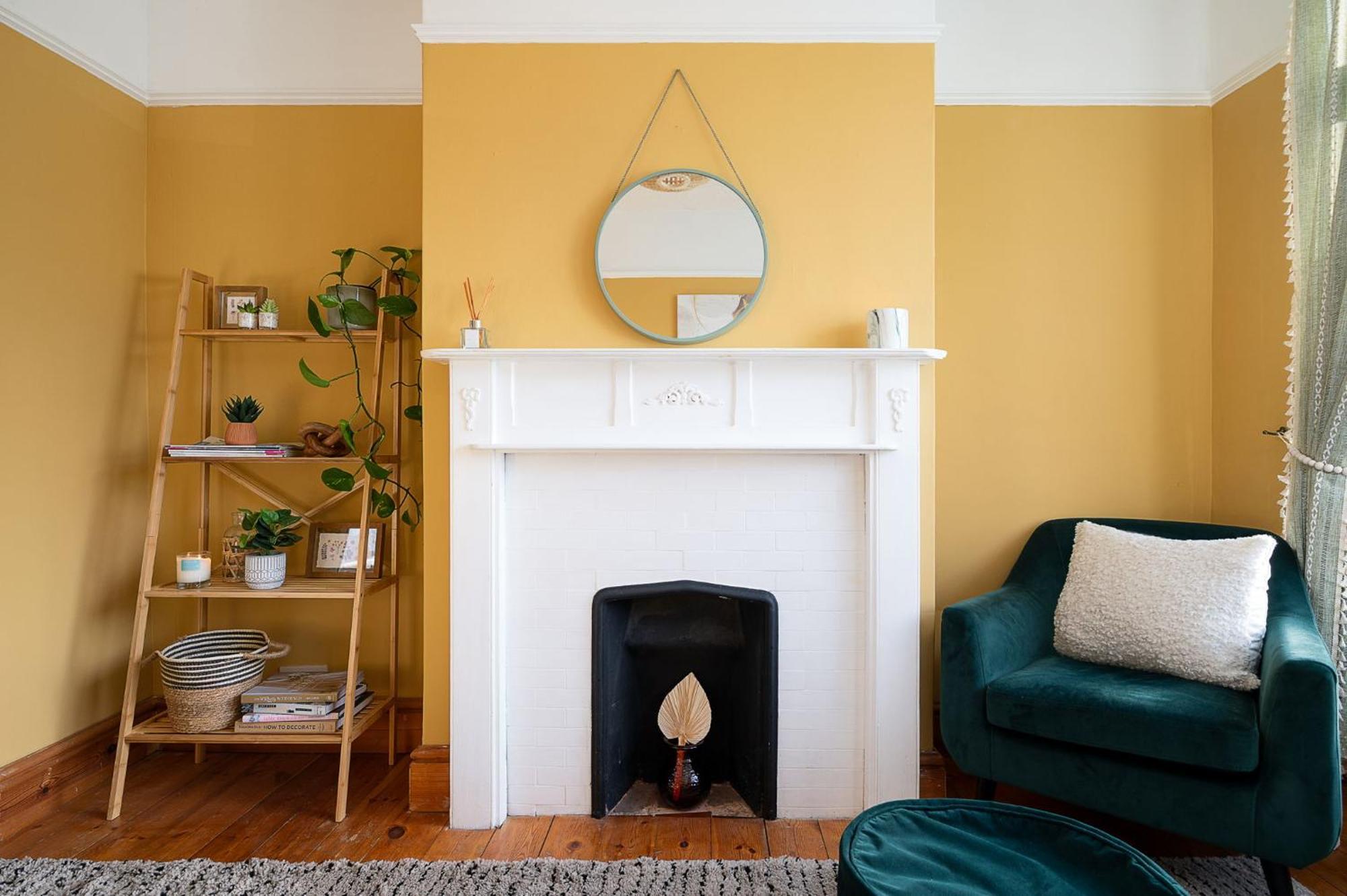 House In Hosted By Nicola * Windsor