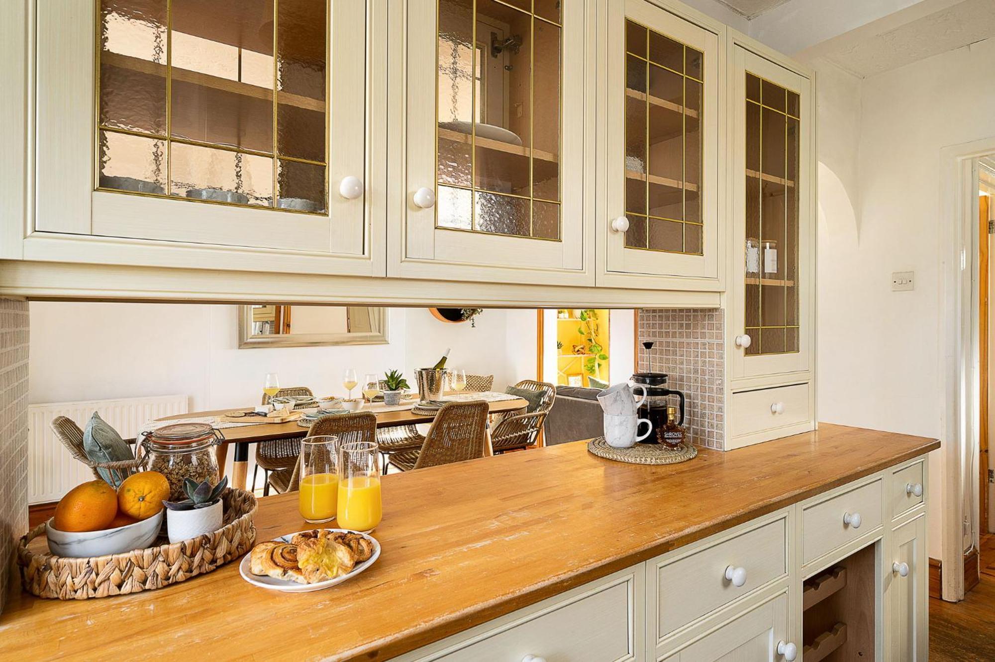 House In Hosted By Nicola Apartment Windsor
