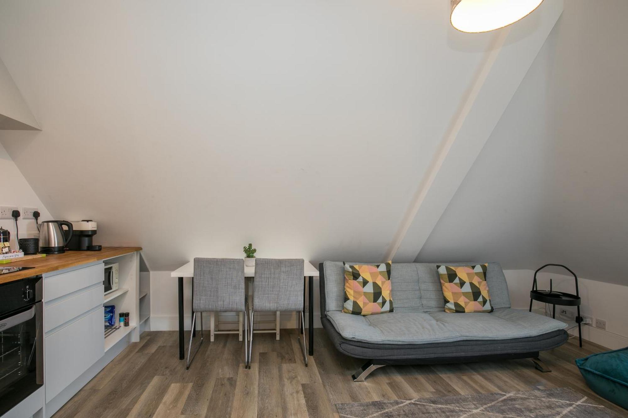 Apartment Entr - Modern In