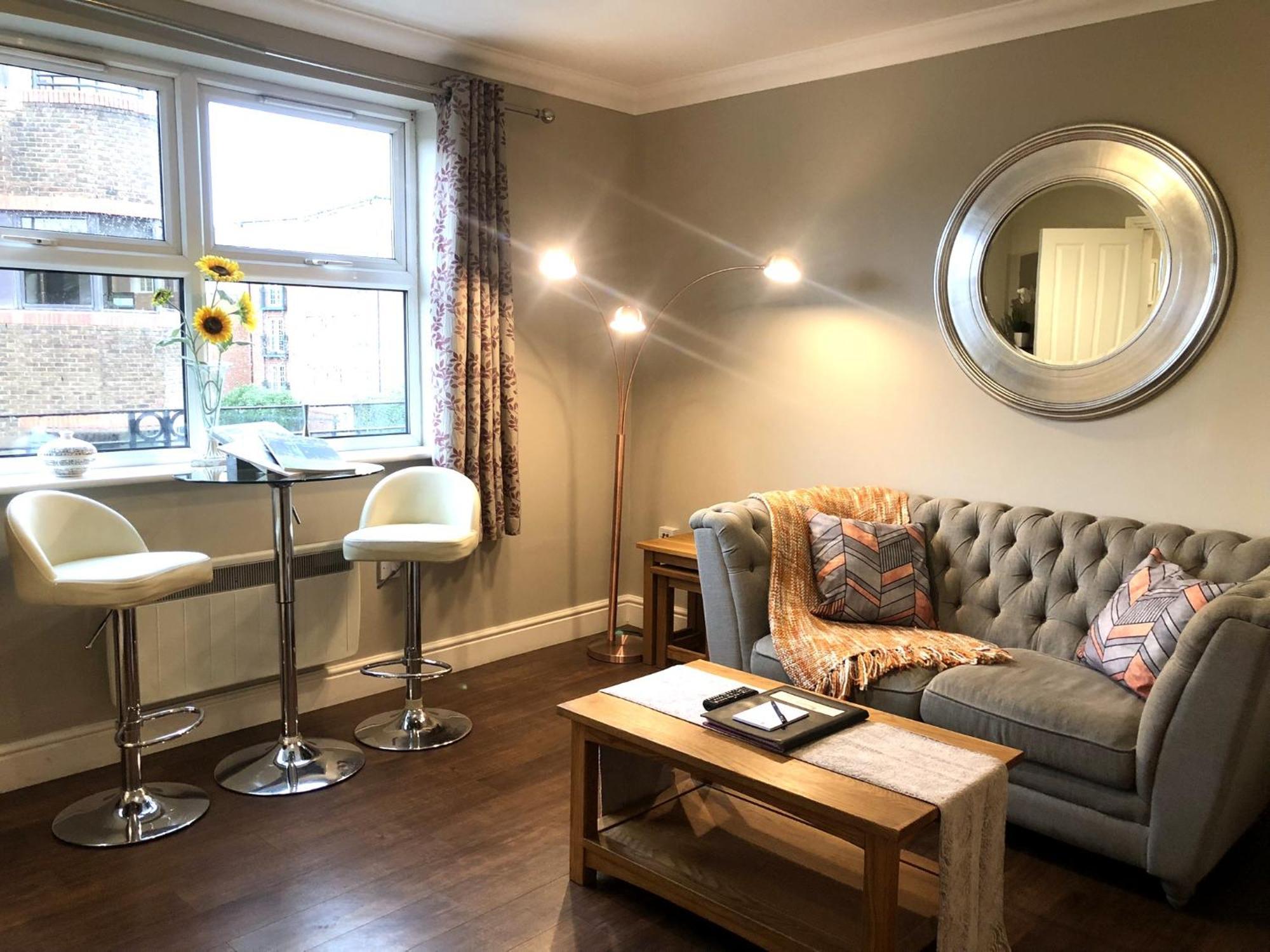 Apartment Lord Raglan House One Bedroom With Parking *