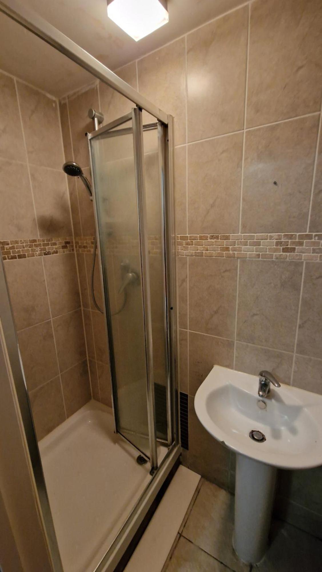 Comfort Sleep - With Shared Facilities * Windsor