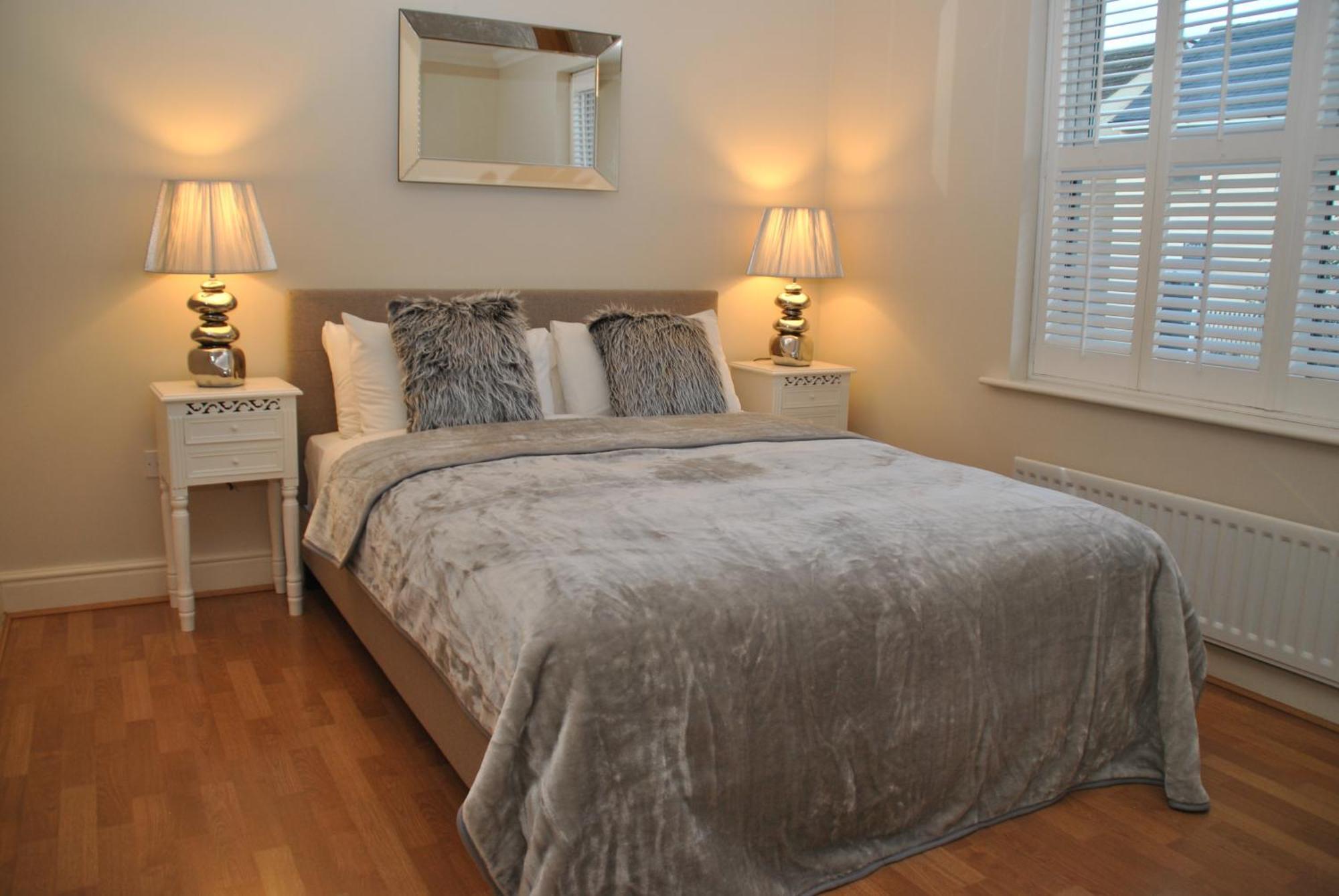 Lord Raglan House 2br With Parking * Windsor