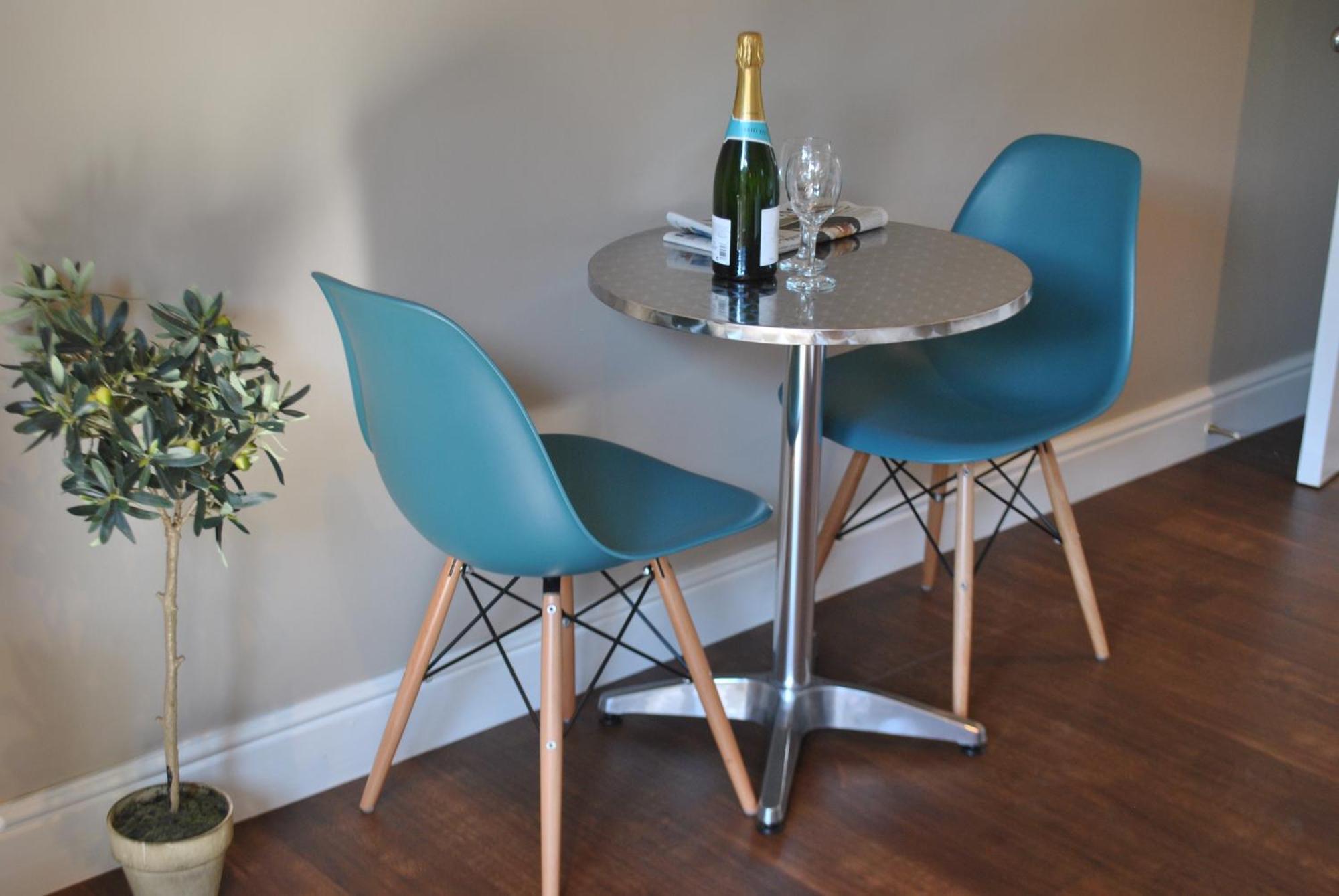 Lord Raglan House 2br With Parking * Windsor