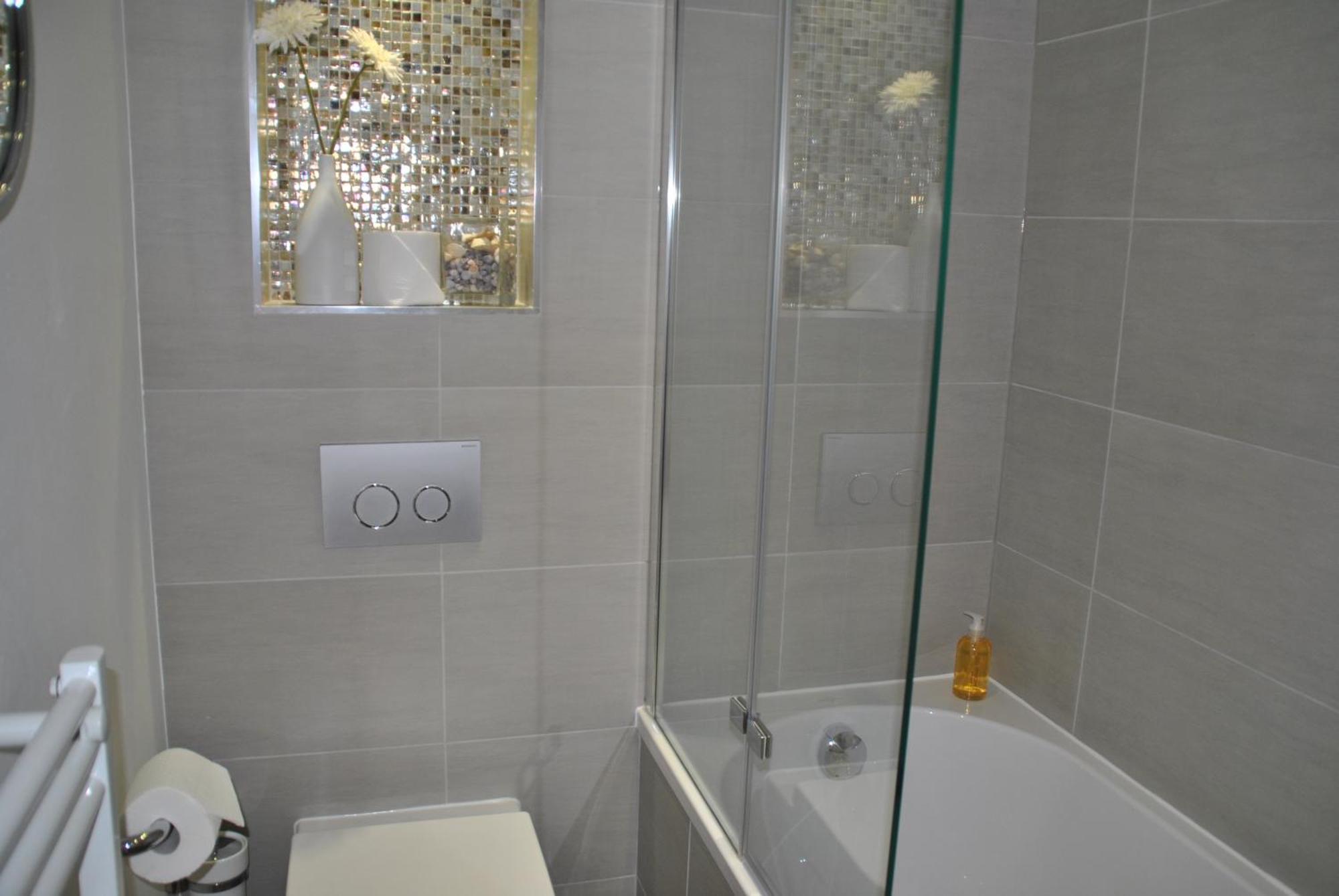 Alexandra Court One Bedroom Central Windsor Flats With Parking Apartment