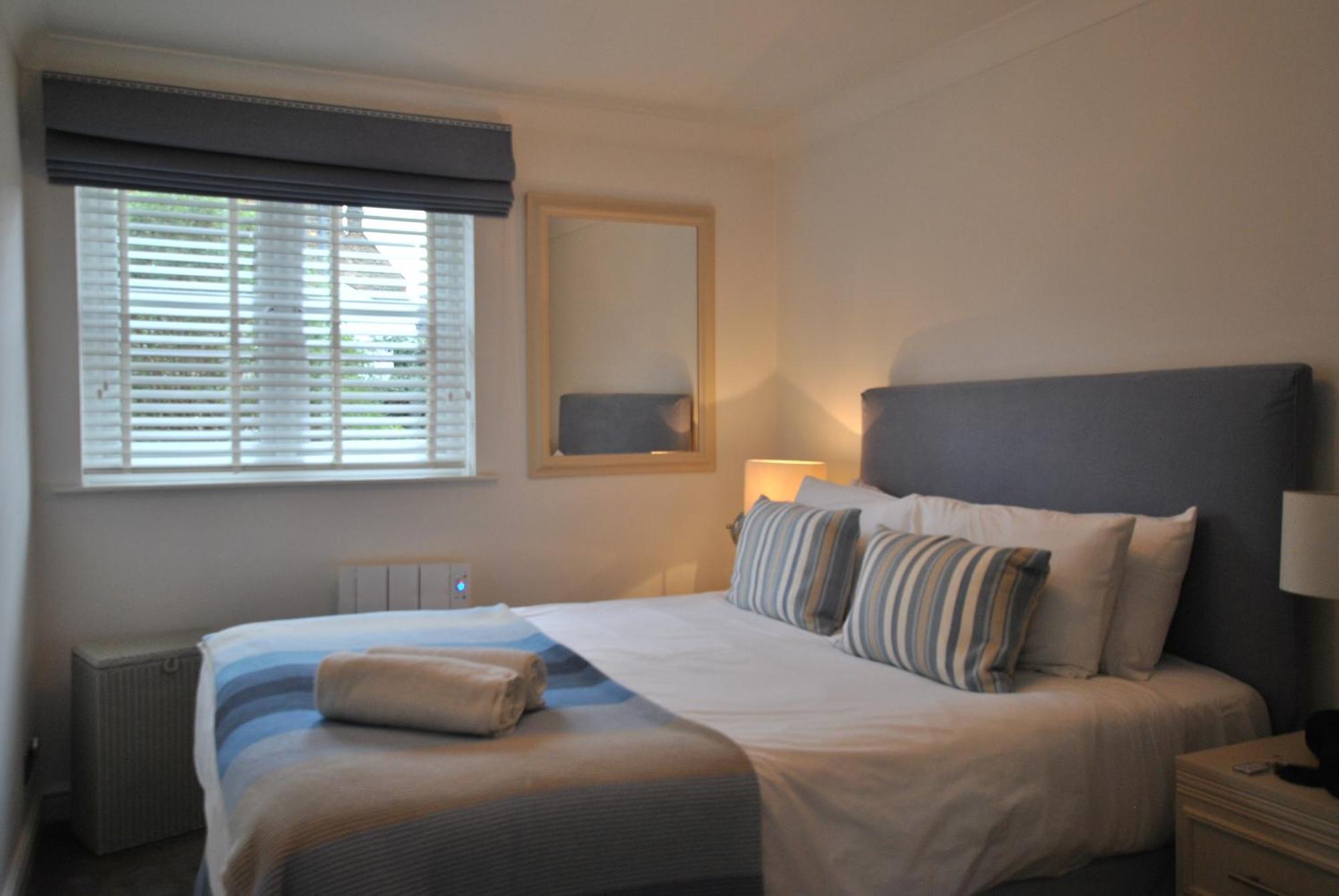 Alexandra Court One Bedroom Central Windsor Flats With Parking Apartment
