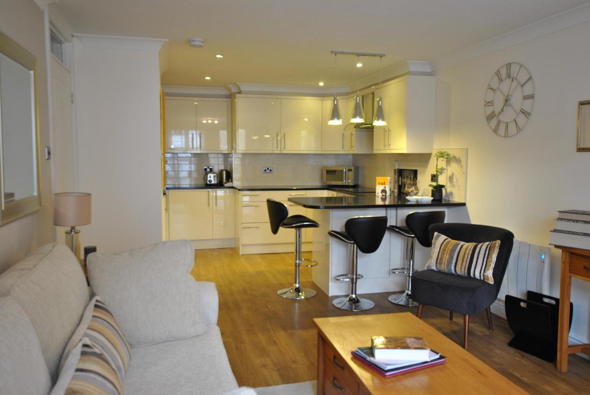 Apartment Alexandra Court One Bedroom Central Windsor Flats With Parking Windsor