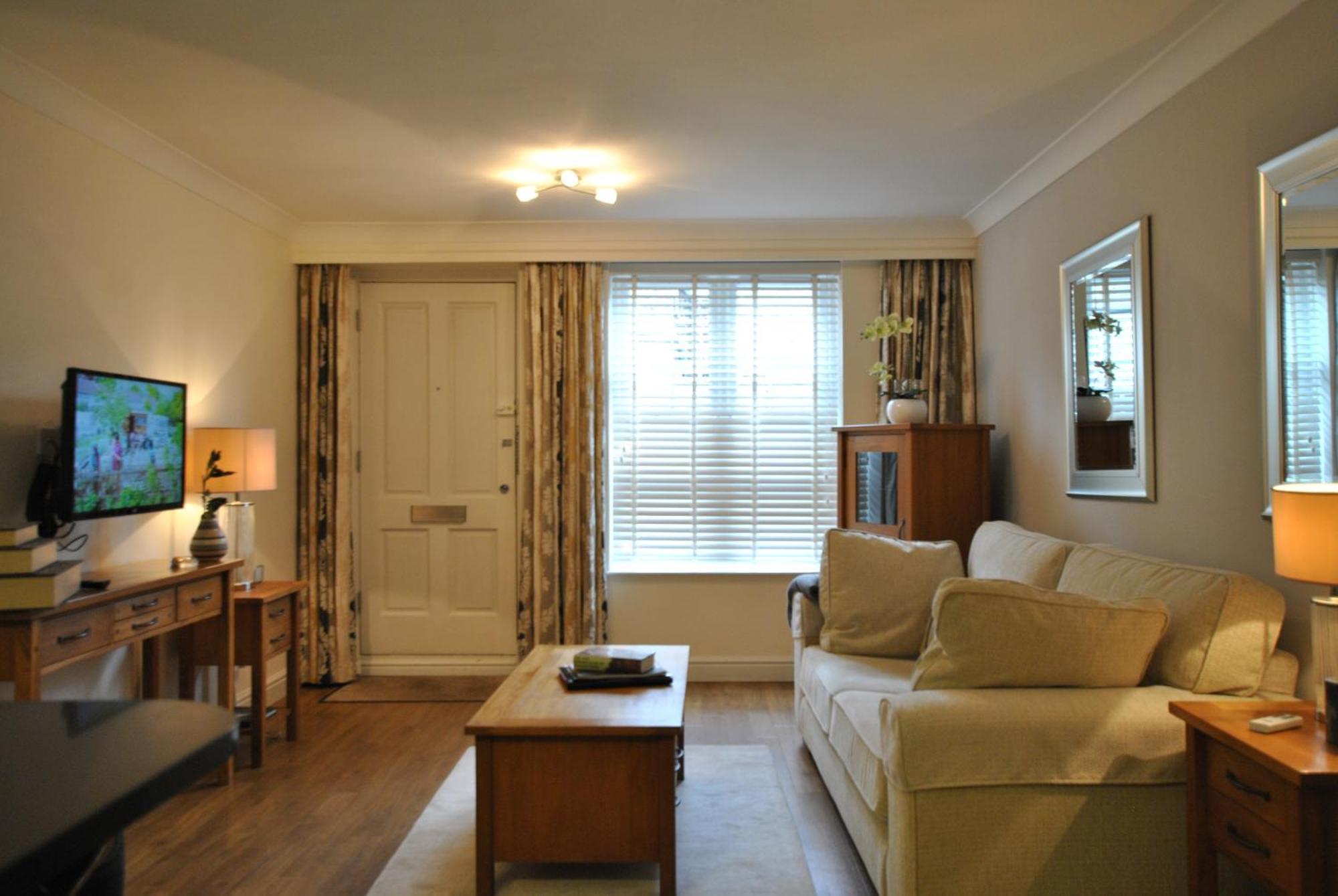 Apartment Alexandra Court One Bedroom Central Windsor Flats With Parking