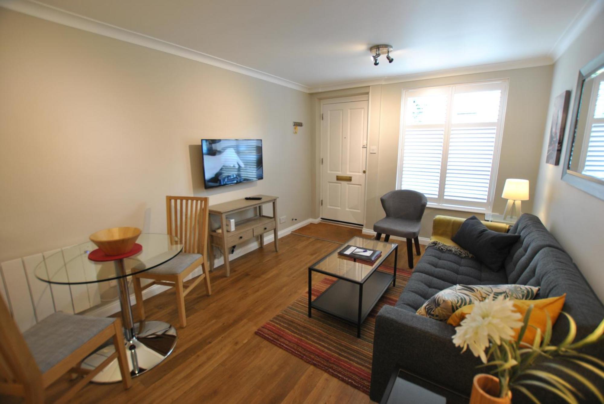Alexandra Court One Bedroom Central Windsor Flats With Parking Apartment
