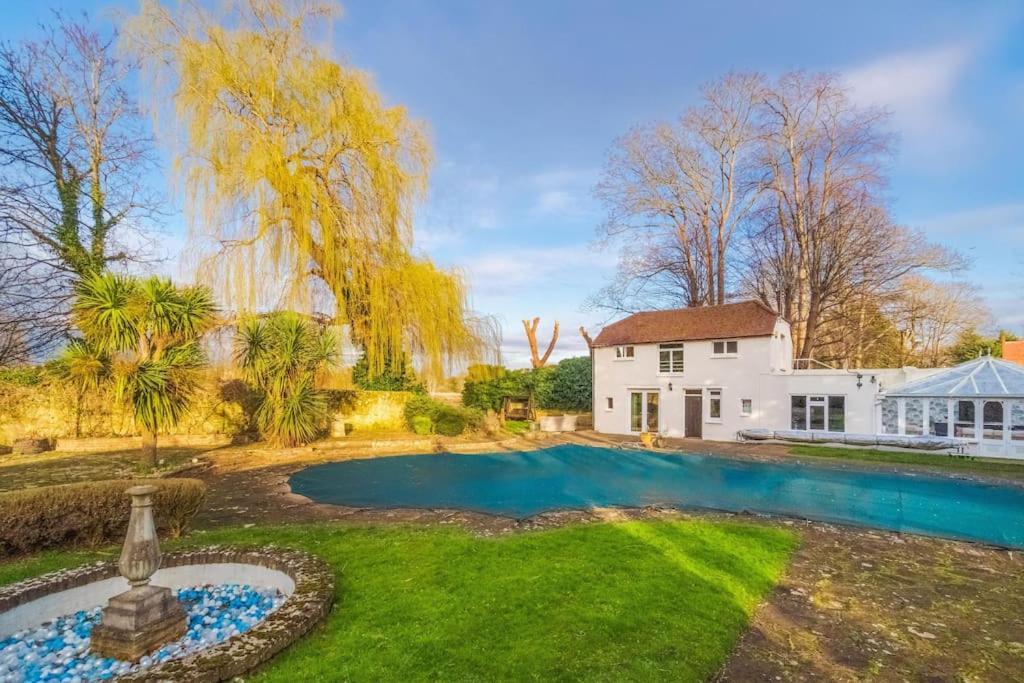Wellness Escape By River, Sauna, Heated Pool, Hot Tub *
