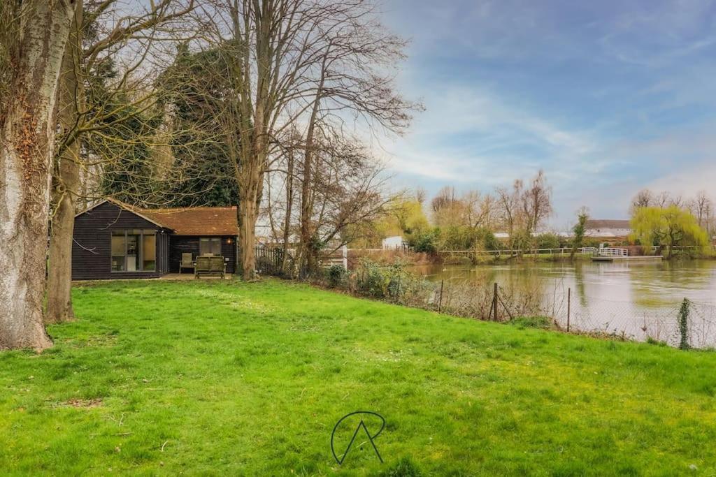 Holiday home River's Edge Retreat:a Cosy 1-bed In *