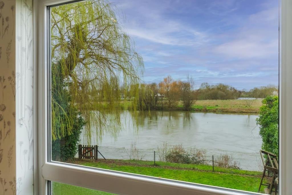 Wellness Escape By River, Sauna, Heated Pool, Hot Tub Holiday home *