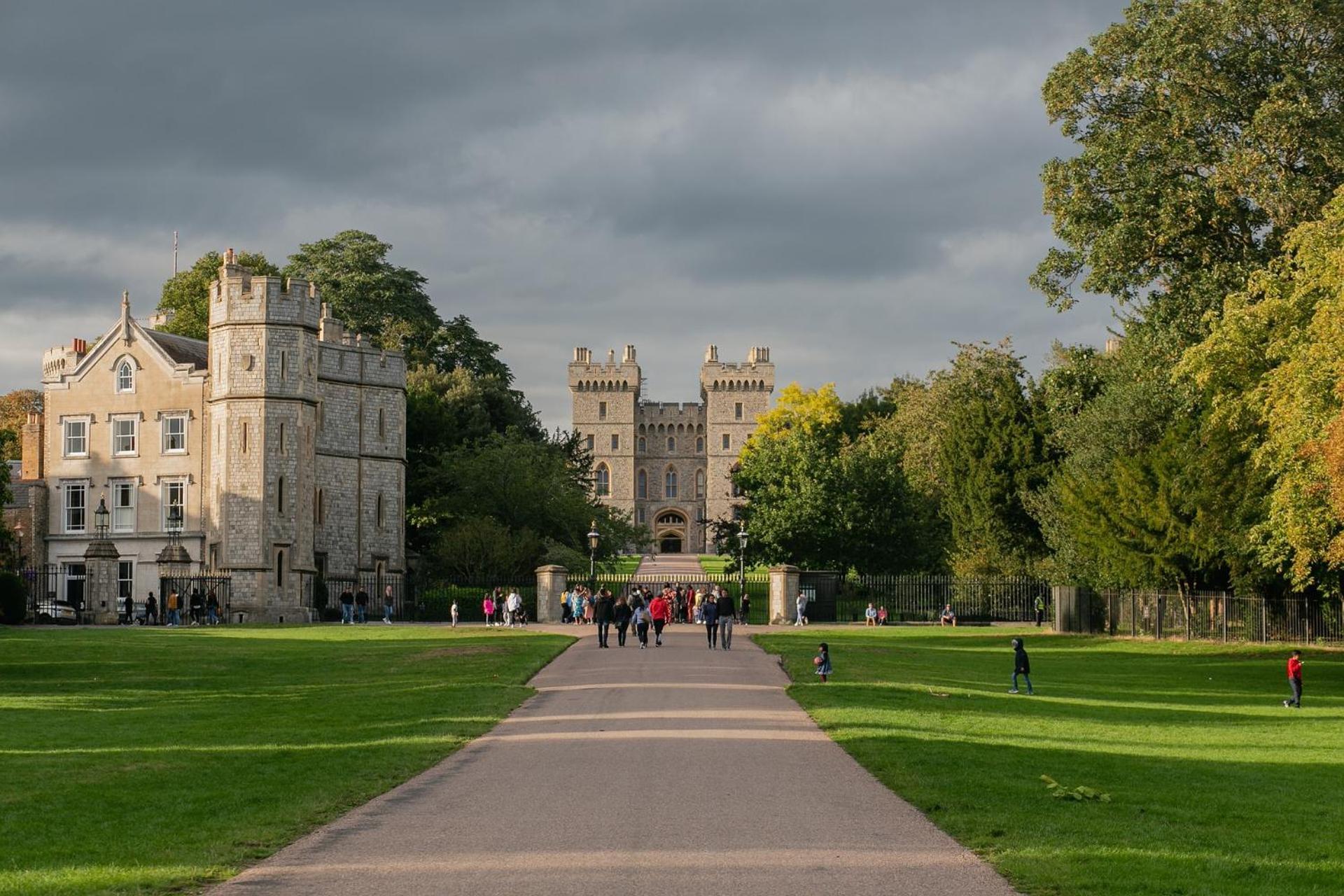 Charles House - Castle Guest house Windsor