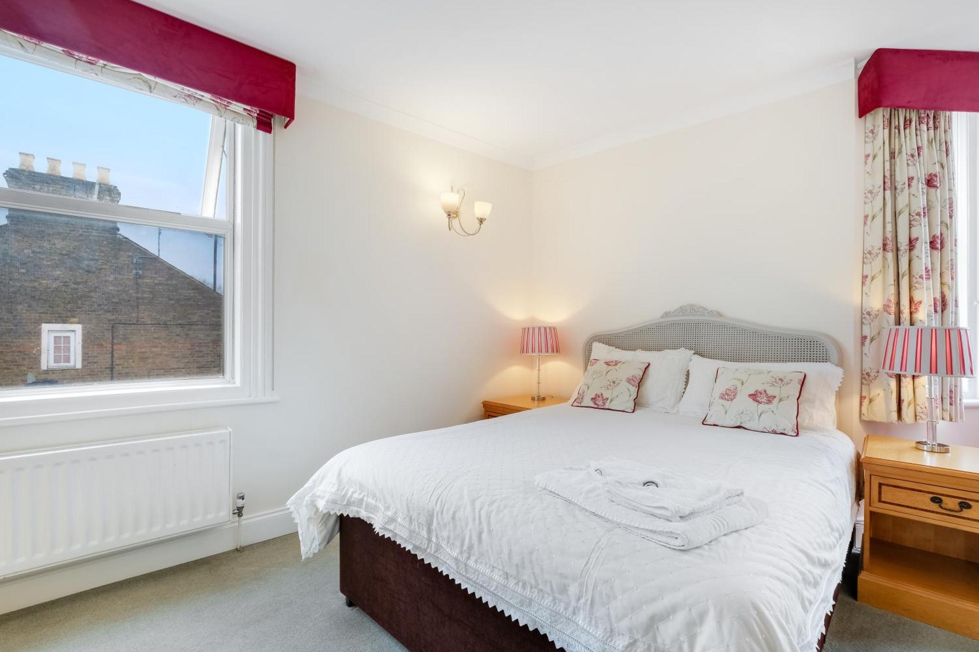 Guest house Charles House - Castle 4*