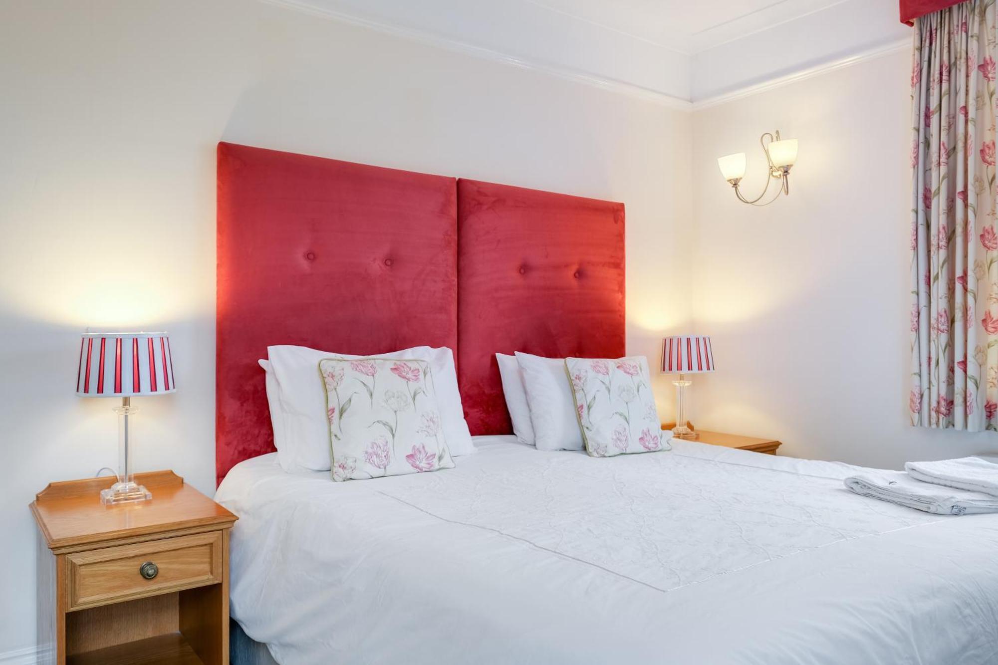 Guest house Charles House - Castle 4*